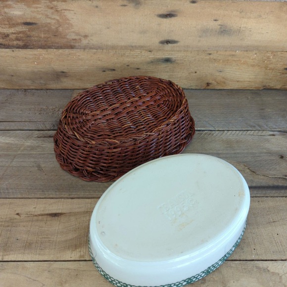 Vintage 1995 Stoneware Cow Casserole Dish by Teamson with Serving Basket - Picture 6 of 11